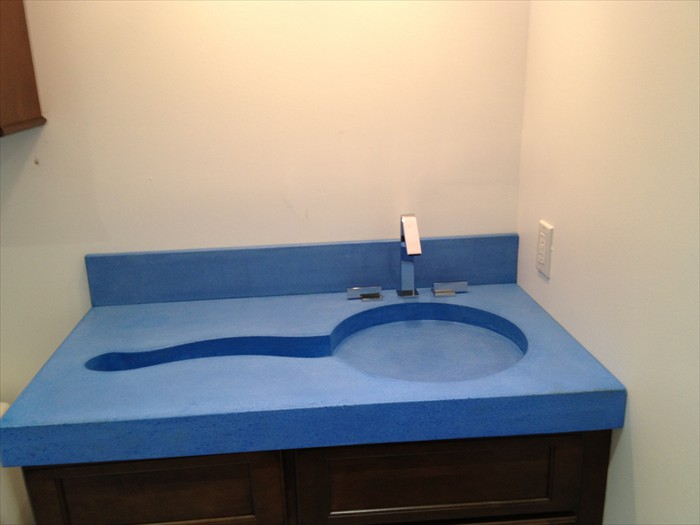2 of 38 &nbsp;&nbsp;&nbsp;|&nbsp;&nbsp;&nbsp; Fancy Kid's Bath - Polished Concrete Sink
