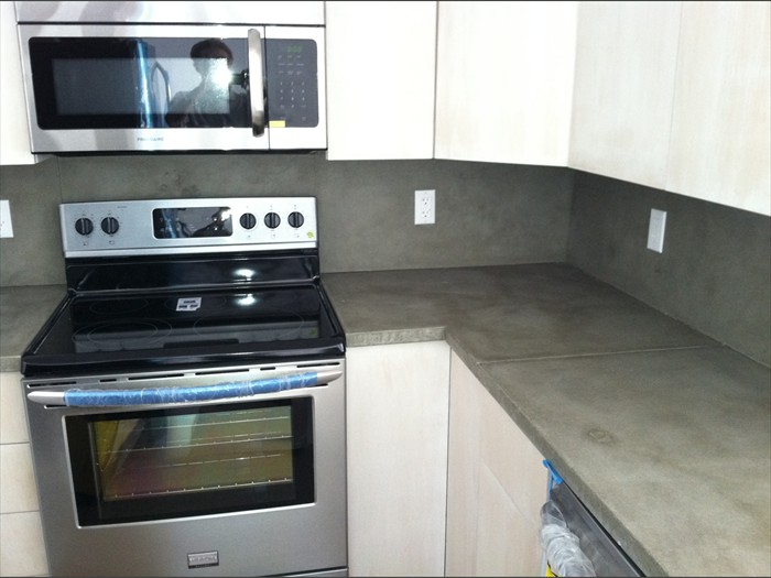 22 of 30 &nbsp;&nbsp;&nbsp;|&nbsp;&nbsp;&nbsp; Solid Surface Countertop with Backsplash
